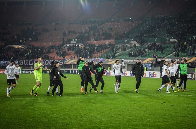 Εικόνα απ’ τα αποδυτήρια των θριαμβευτών (VIDEO)