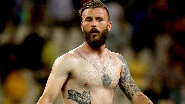 Η απίστευτη ιστορία πίσω από την αποβολή του Σκόνδρα