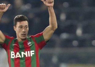 Εξετάζει Άλεξ Σοάρες η ΑΕΚ