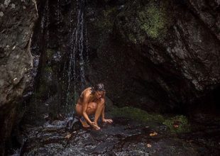 Πασίγνωστη Ελληνίδα αποχαιρέτησε το 2017 με μια ολόγυμνη φωτογραφία της