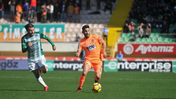 Ντεμπούτο ο Βιγιαφάνιες, νίκη η Αλάνιασπορ