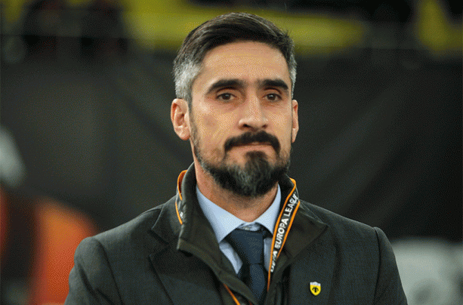 Στόπερ και εξτρέμ βλέπει ο Λυμπερόπουλος