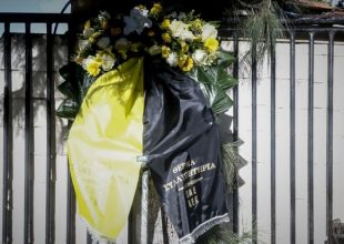 Στεφάνι η ΑΕΚ στην κηδεία του Πανούση