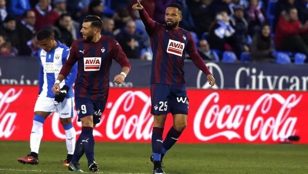 Ματιές σε Μπεμπέ