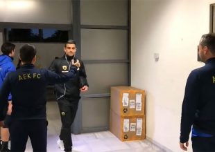 Η άφιξη της ομάδας στα αποδυτήρια (vid)