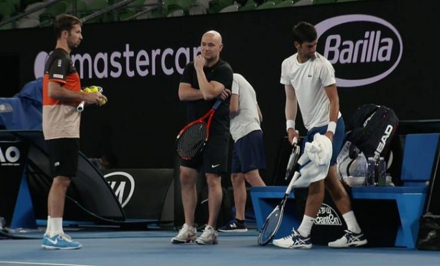 Με Άγκασι στη Μελβούρνη ο Τζόκοβιτς