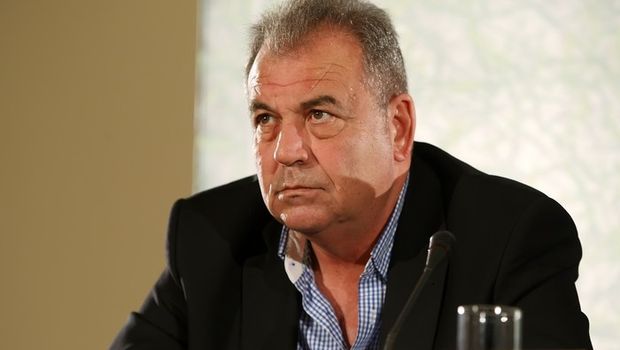 «Σε βλάκες και ανεπάγγελτους δεν απαντάμε»