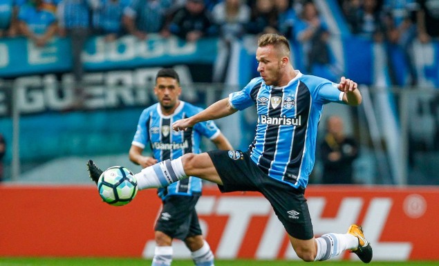 Μια ανάσα από τον Άρτουρ η Μπαρτσελόνα Μια ανάσα από τον Άρτουρ η Μπαρτσελόνα