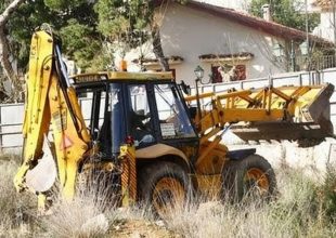 Η πρώτη μπουλντόζα στη Νέα Φιλαδέλφεια (vid)