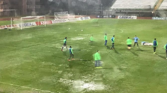 Κωμωδία: Ξεκίνησε το ματς στη Λιβαδειά για… να διακοπεί Κωμωδία: Ξεκίνησε το ματς στη Λιβαδειά για… να διακοπεί