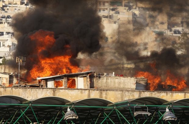 Φωτιά έξω από τη Λεωφόρο Φωτιά έξω από τη Λεωφόρο