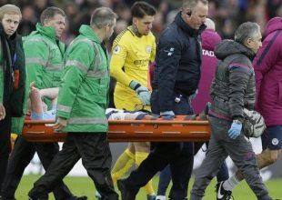 Έκαναν σκληρά τάκλιν στον Ντε Μπράινε και έπαθαν ρήξη χιαστού στο ίδιο ματς