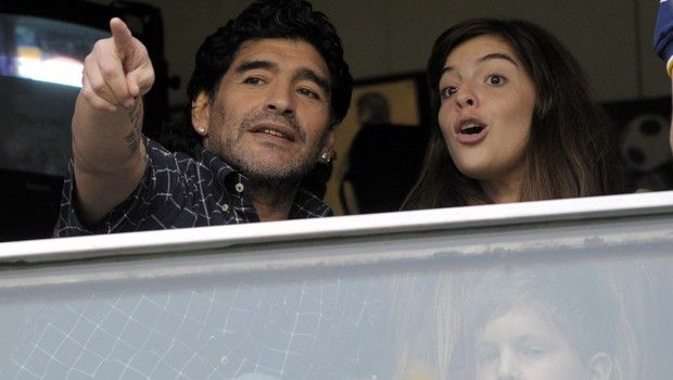 Ο Μαραντόνα δεν θα πάει στον γάμο της κόρης του Ο Μαραντόνα δεν θα πάει στον γάμο της κόρης του