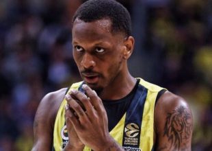 Βγήκε από το νοσοκομείο ο Νάναλι, νοκ-άουτ για ένα μήνα