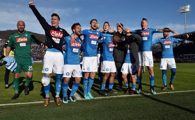 Ο Μέρτενς κρατάει στην κορυφή τη Νάπολι