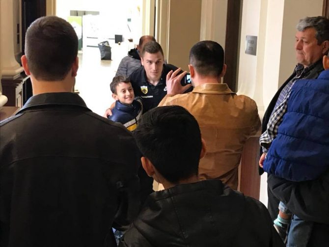 Αποθέωση στο ξενοδοχείο για την ΑΕΚ (pics)