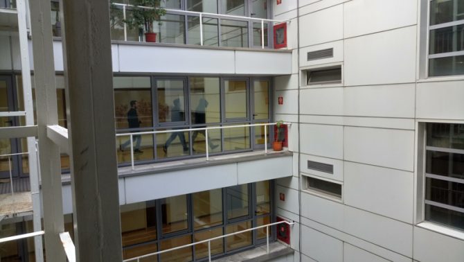 Εισβολή Ρουβίκωνα στο υπ. Οικονομικών Εισβολή Ρουβίκωνα στο υπ. Οικονομικών