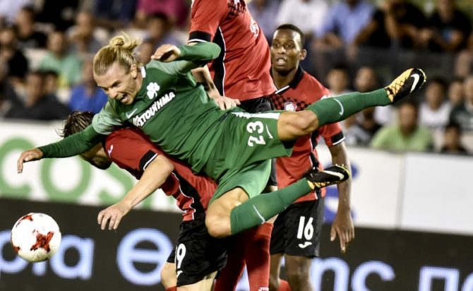 Στα γραφεία της ΑΕΚ ο Χουλτ για τις υπογραφές