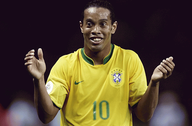 Συγκινητικός ο Ροναλντίνιο στην ανακοίνωση για το τέλος του Συγκινητικός ο Ροναλντίνιο στην ανακοίνωση για το τέλος του