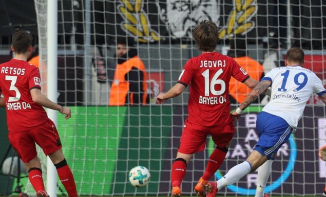 «Χόρεψε» τον Ρέτσο και άνοιξε το σκορ η Σάλκε