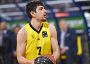 Φλιώνης: «Να παρουσιαστούμε ανταγωνιστικοί κόντρα στην ΑΕΚ»