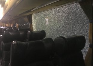 Δέχτηκε επίθεση το πούλμαν της ΑΕΚ (ΦΩΤΟ)