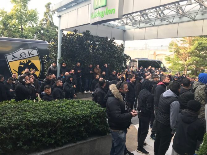 LIVE η αποθέωση των φίλων της ΑΕΚ προς την αποστολή LIVE η αποθέωση των φίλων της ΑΕΚ προς την αποστολή