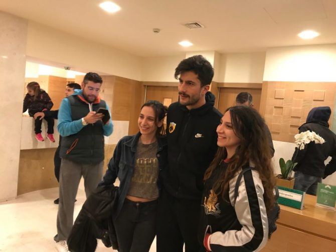 Δεν φεύγει ο κόσμος απ’ το ξενοδοχείο (ΦΩΤΟ)