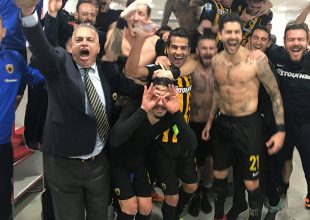 Ο Σιμόες τραγουδάει: «Εμπρός της ΑΕΚ παλικάρια» (VIDEO)