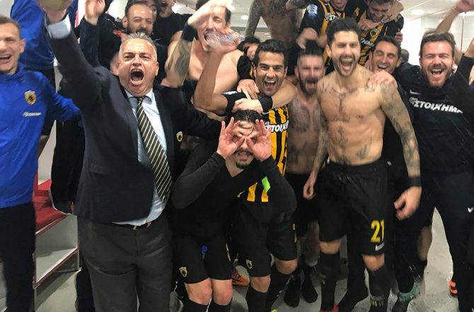 Ο Σιμόες τραγουδάει: «Εμπρός της ΑΕΚ παλικάρια» (VIDEO)