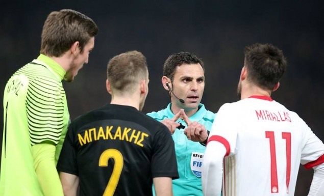 Έφτυσε τον Μπάρκα ο Μιραλάς (vid)