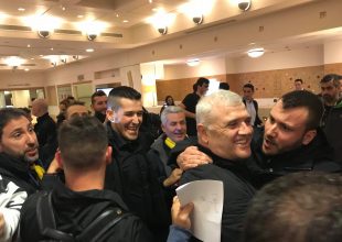 Υποδοχή Μελισσανίδη στο ξενοδοχείο (ΦΩΤΟ)