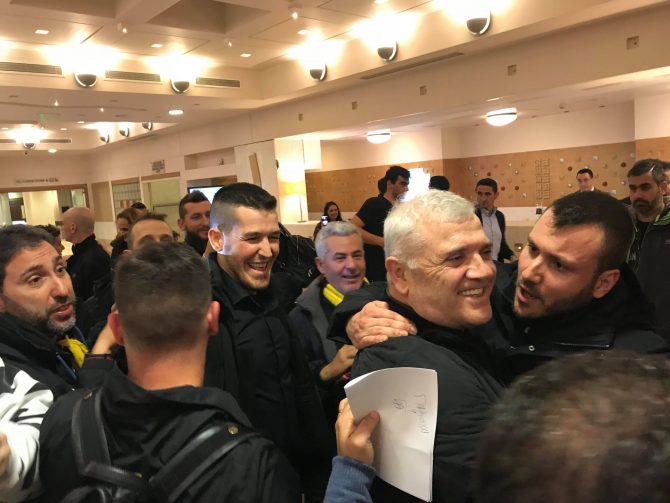 Υποδοχή Μελισσανίδη στο ξενοδοχείο (ΦΩΤΟ)