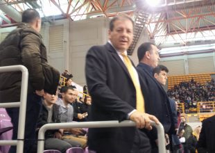 Στα αποδυτήρια ο Αγγελόπουλος