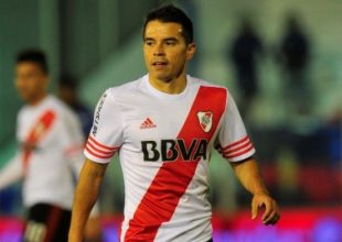 «Ξεκρεμάει» τα παπούτσια του και… ντεμπουτάρει στο futsal ο Σαβιόλα!