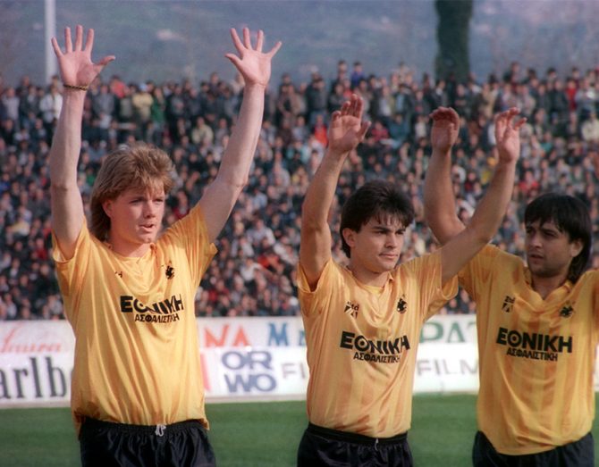 «Βαριά» ατμόσφαιρα και οι «πουλημένοι» (vid) «Βαριά» ατμόσφαιρα και οι «πουλημένοι» (vid)