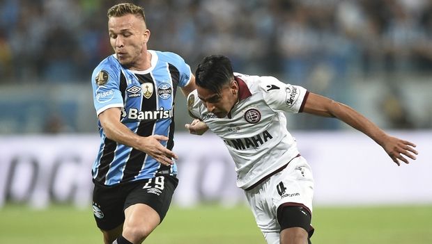 Διαψεύδει για Αρτούρ και Μπαρτσελόνα ο πρόεδρος της Γκρέμιο Διαψεύδει για Αρτούρ και Μπαρτσελόνα ο πρόεδρος της Γκρέμιο