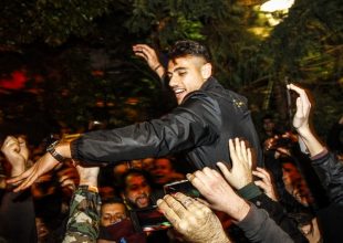 Σήκωσαν στα χέρια τον Γιακουμάκη – Καπνογόνο ο Βράνιες