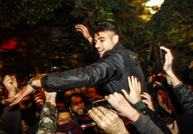 Σήκωσαν στα χέρια τον Γιακουμάκη – Καπνογόνο ο Βράνιες