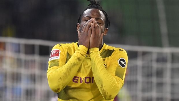 Η ρατσιστική επίθεση και η “πληρωμένη” απάντηση του “Μπάτμαν”