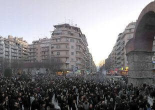 Ραντεβού στην Πλ. Αριστοτέλους, γιγαντοοθόνη στην Τούμπα