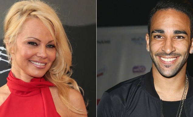 Πάμελα Άντερσον: «Ο Ραμί ντύνεται… σέξι σερβιτόρα όταν μου μαγειρεύει» Πάμελα Άντερσον: «Ο Ραμί ντύνεται… σέξι σερβιτόρα όταν μου μαγειρεύει»