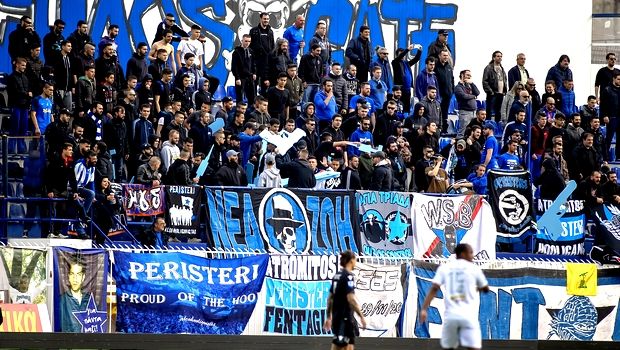 Με χάρτινα πιστόλια οι οπαδοί του Ατρόμητου Με χάρτινα πιστόλια οι οπαδοί του Ατρόμητου