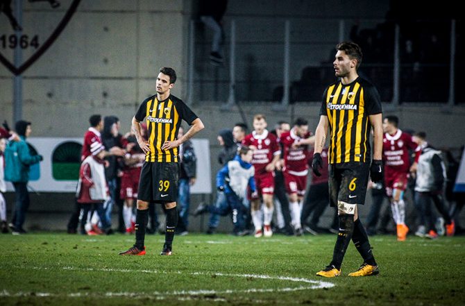 Ξύλο και αλητεία στη Λάρισα για να χάσει η ΑΕΚ!