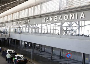 Συγκέντρωση διαμαρτυρίας των οπαδών του ΠΑΟΚ στο αεροδρόμιο «Μακεδονία»