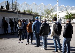 Ουρές στα εκδοτήρια για ένα… «μαγικό» χαρτάκι (PICS)