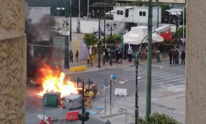 Η επίθεση των ΜΑΤ στον Πειραιά σε βίντεο