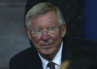 Ο αρχηγός της Λίβερπουλ “κόπηκε” για λόγους ανατομίας από τη Γιουνάιτεντ