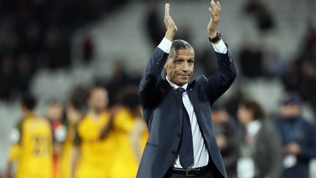 Βραβείο – γροθιά στον ρατσισμό για Χιούτον!