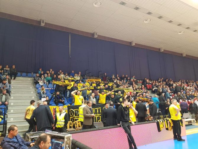 Πουθενά δεν είναι μόνη της!